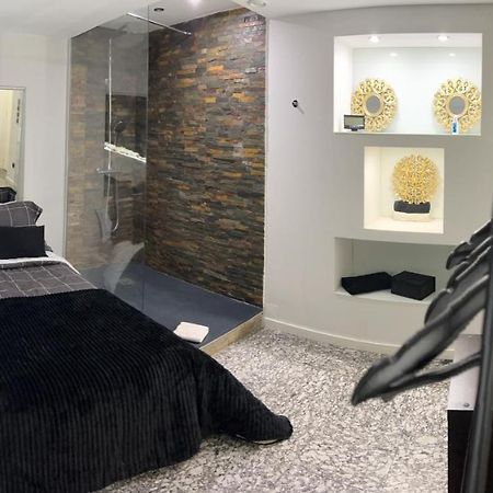 Modern Room With Indoor Shower Near The River - Quarto Moderno Com Duche Interior Proximo Da Ribeira Vila Nova de Gaia Ngoại thất bức ảnh